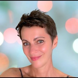 Meet your Posher, Hania